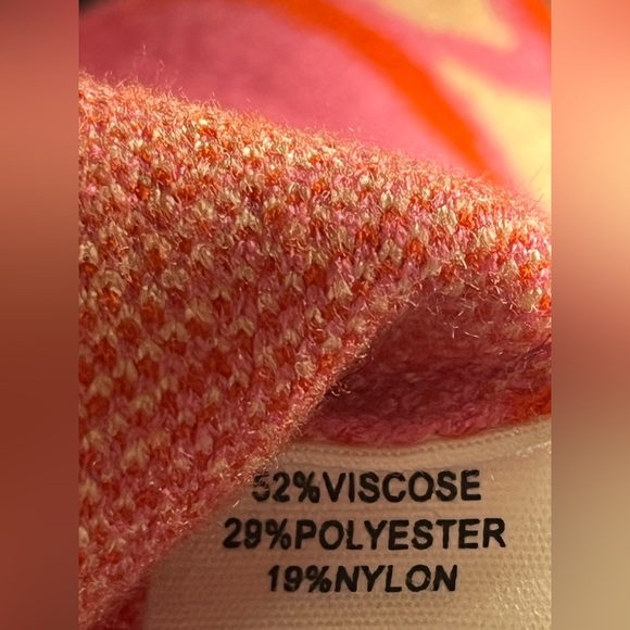 VOY Pink Red Abstract Pattern Knit Sweater Size L Puff Sleeve - Picture 4 of 4